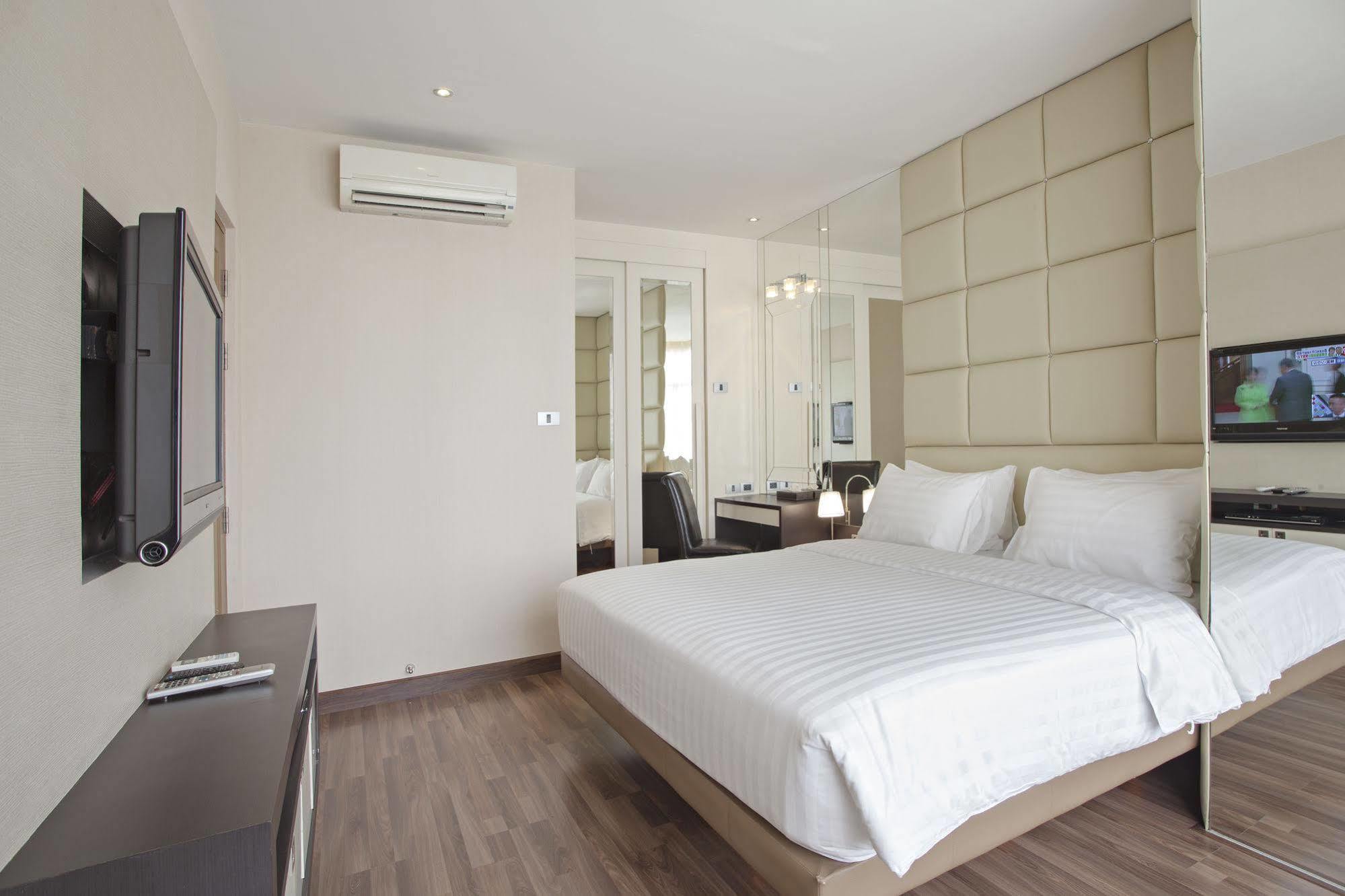 V Residence Бангкок Экстерьер фото
